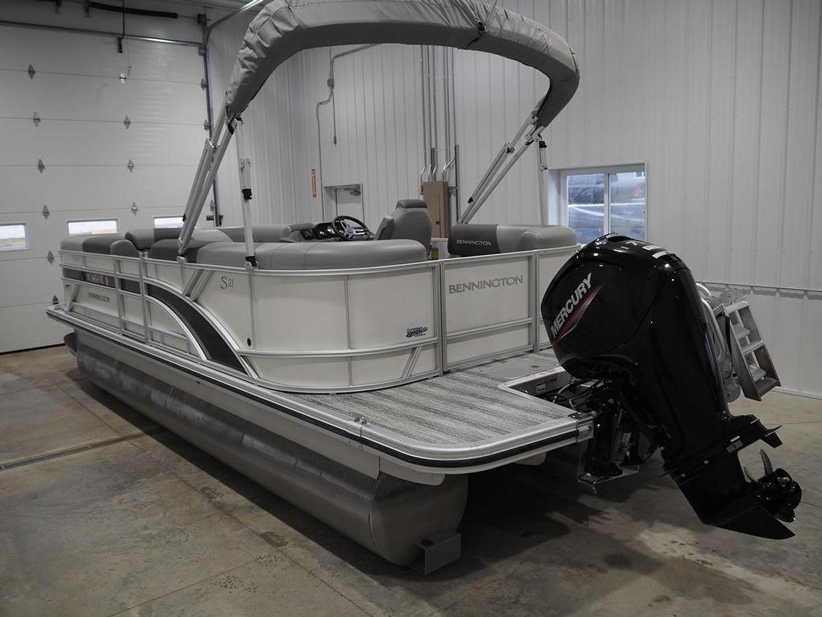 Used 2025 Bennington S Quad Bench 21 SSR