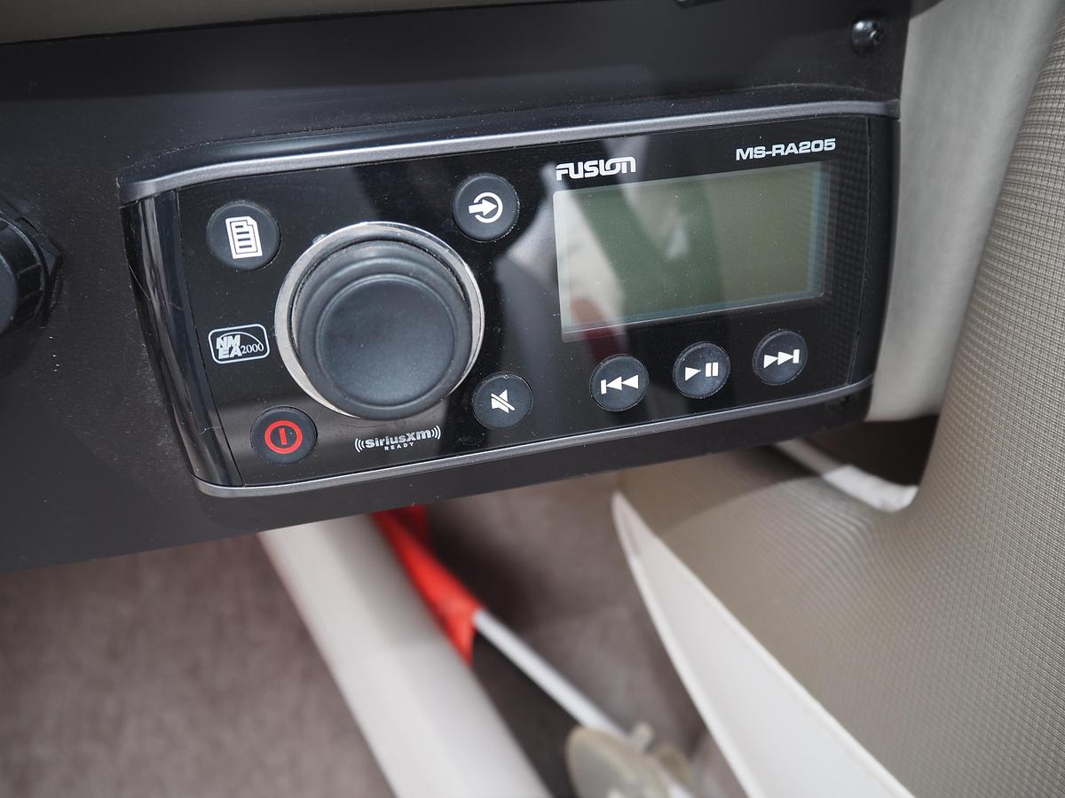 Used CROWNLINE 21SS