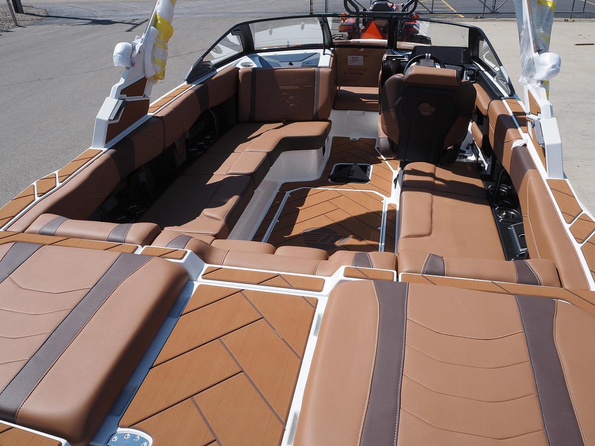 2027 MALIBU 23 LSV