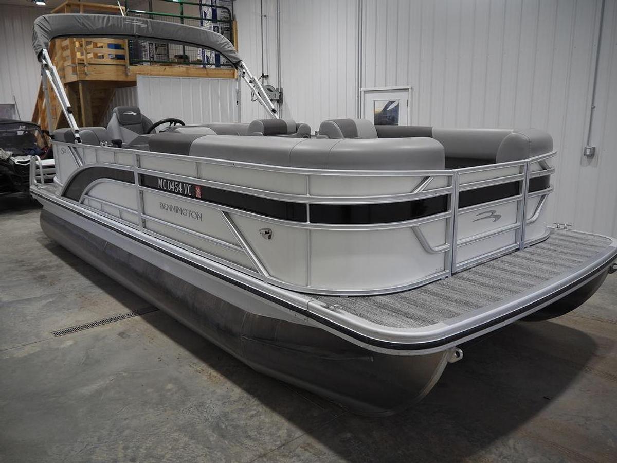 Used 2025 Bennington S Quad Bench 21 SSR