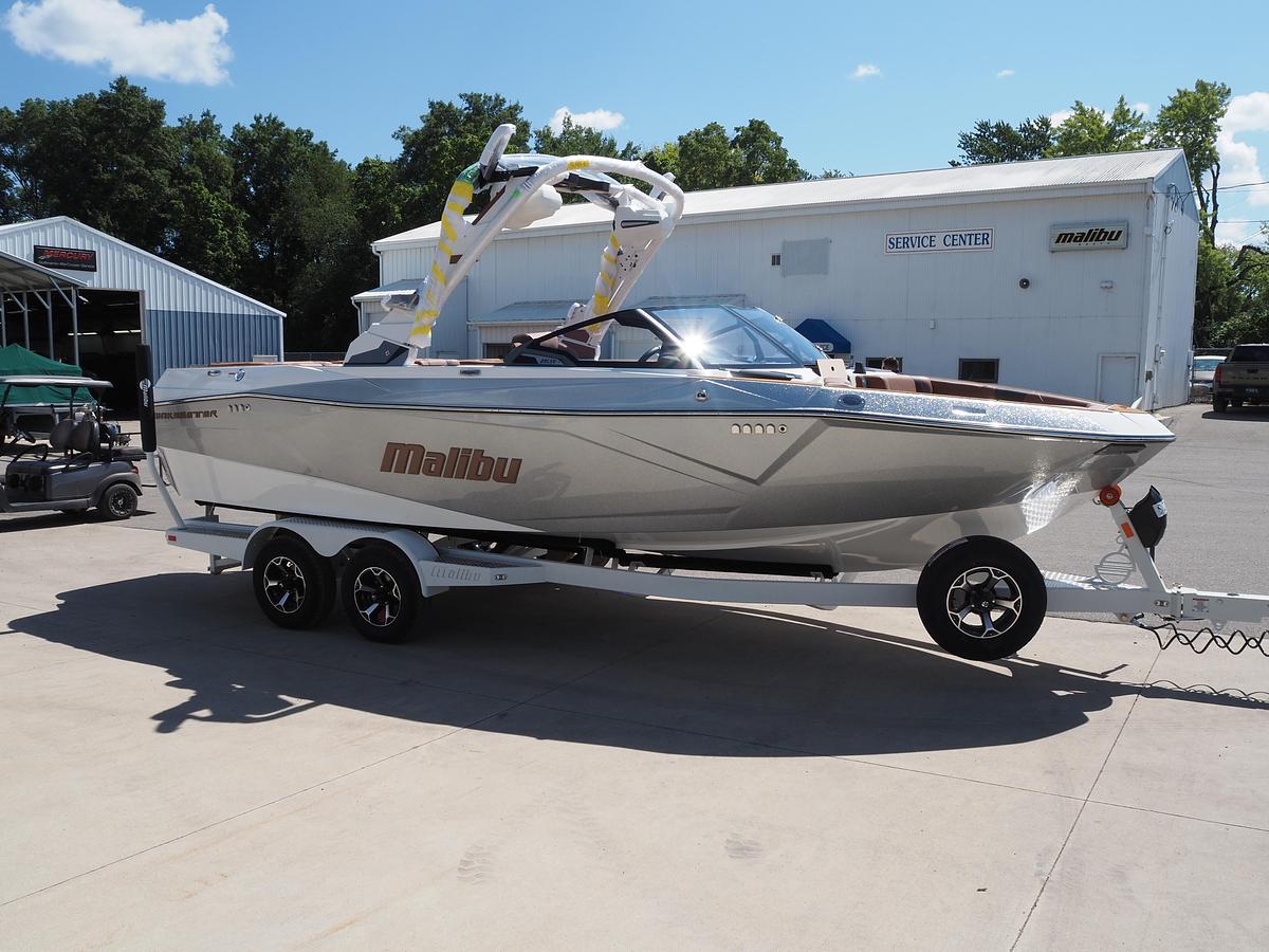 2027 MALIBU 23 LSV