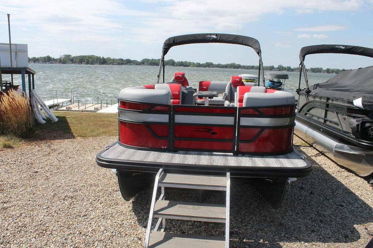 2025 Bennington S Swingback 22 SSB