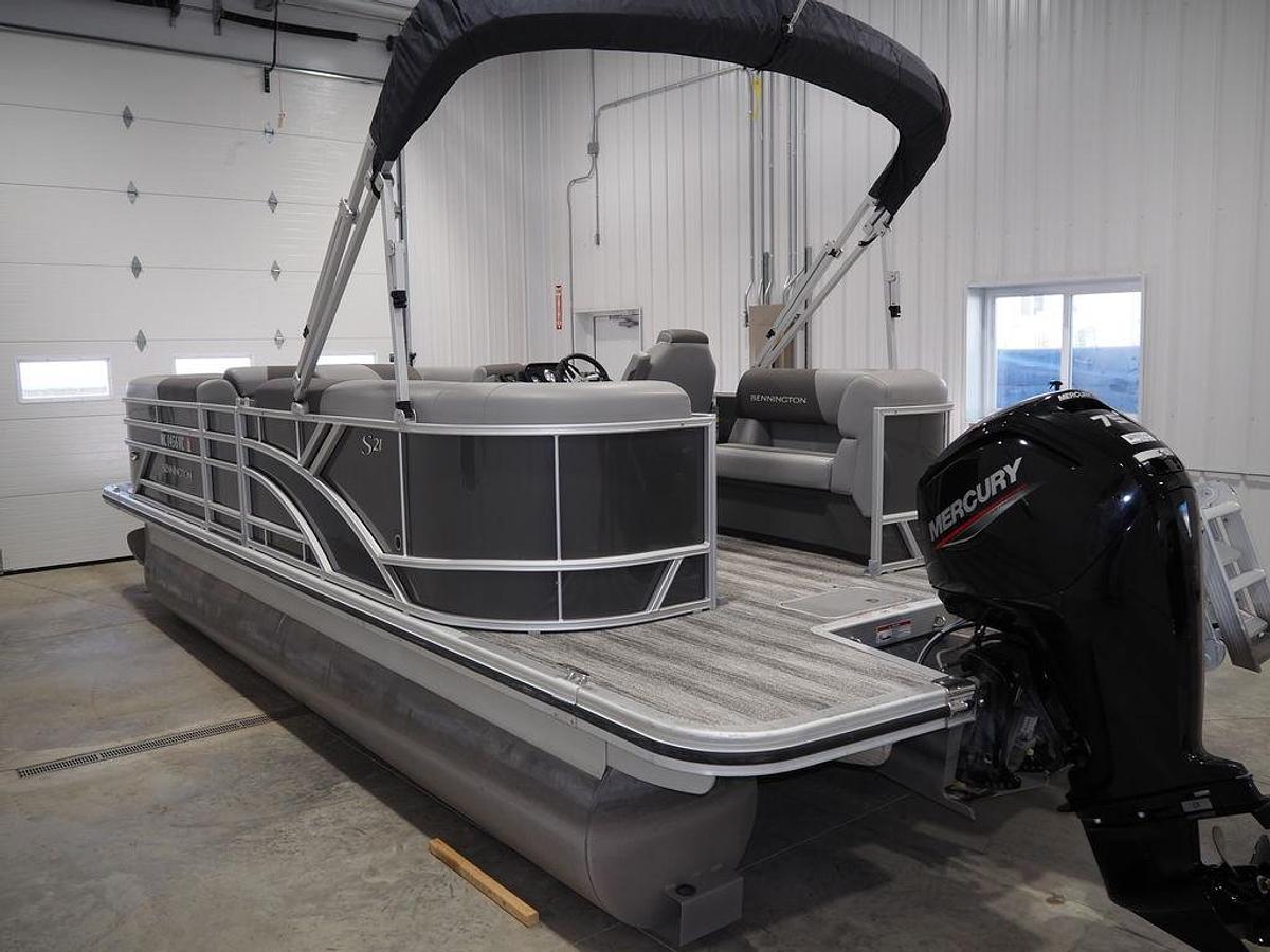 Used 2025 Bennington S Quad Bench 21 SSR