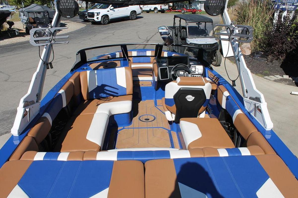 Used 2023 Malibu Boats 21 LX