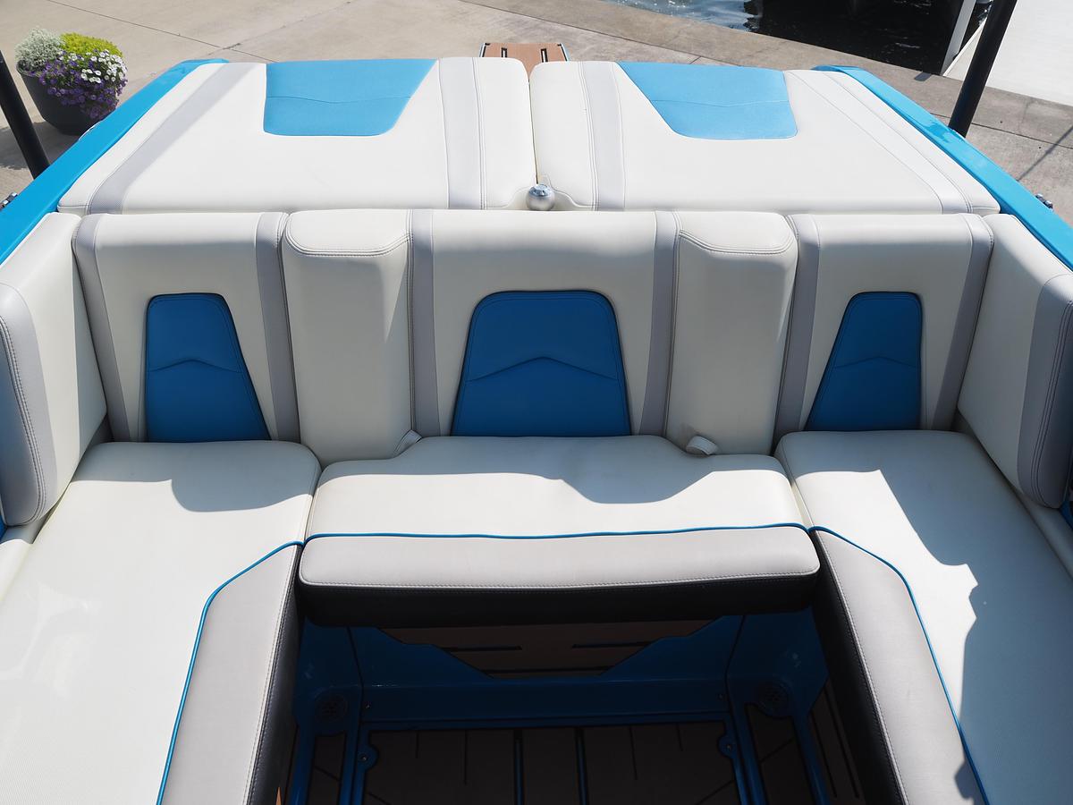Used 2018 Malibu 21 MLX