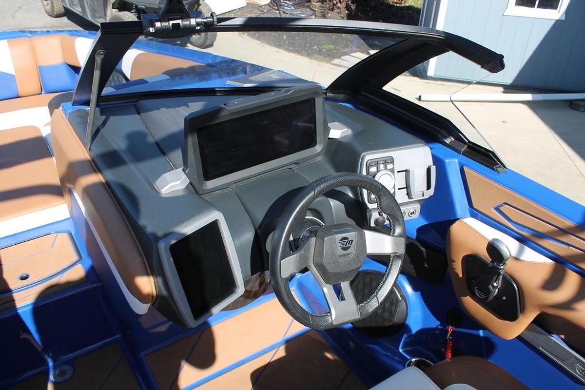 Used 2023 Malibu Boats 21 LX