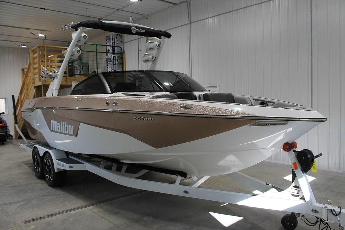 Used 2021 Malibu Boats 25 LSV