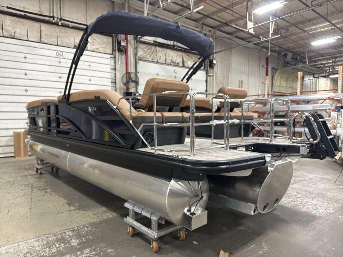 2026 Bennington M Quad Bench 24 MSL