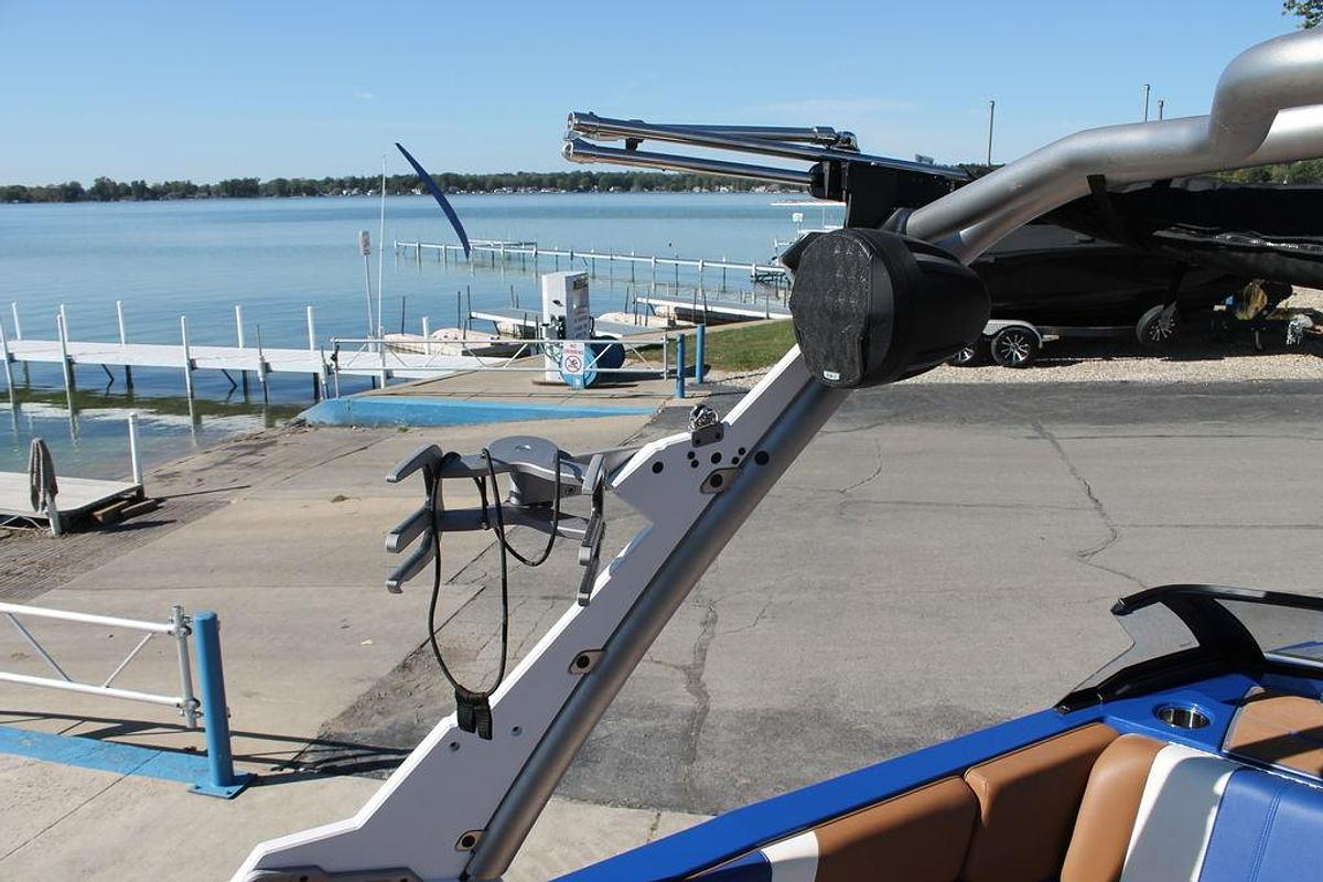 Used 2023 Malibu Boats 21 LX