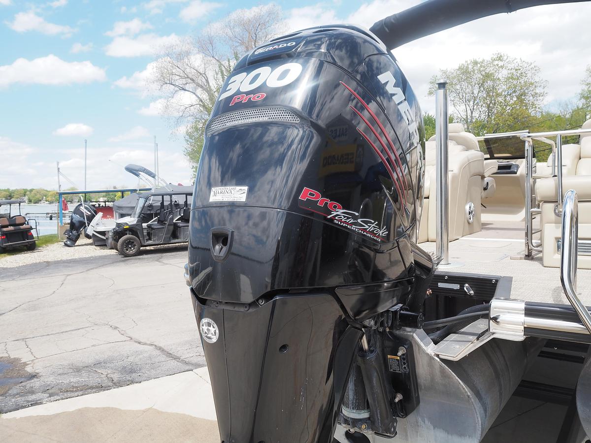 Used 2015 Bennington 2572 RCW