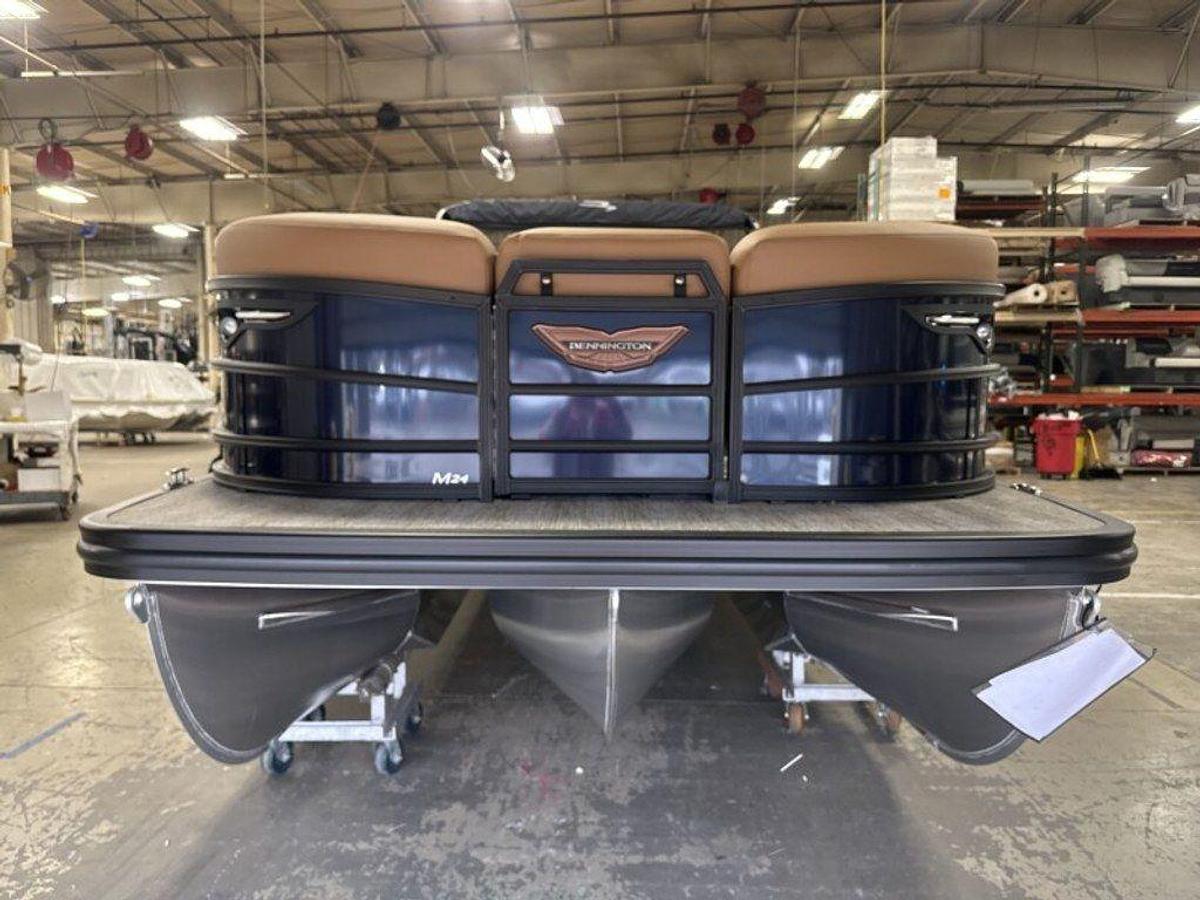 2026 Bennington M Quad Bench 24 MSL