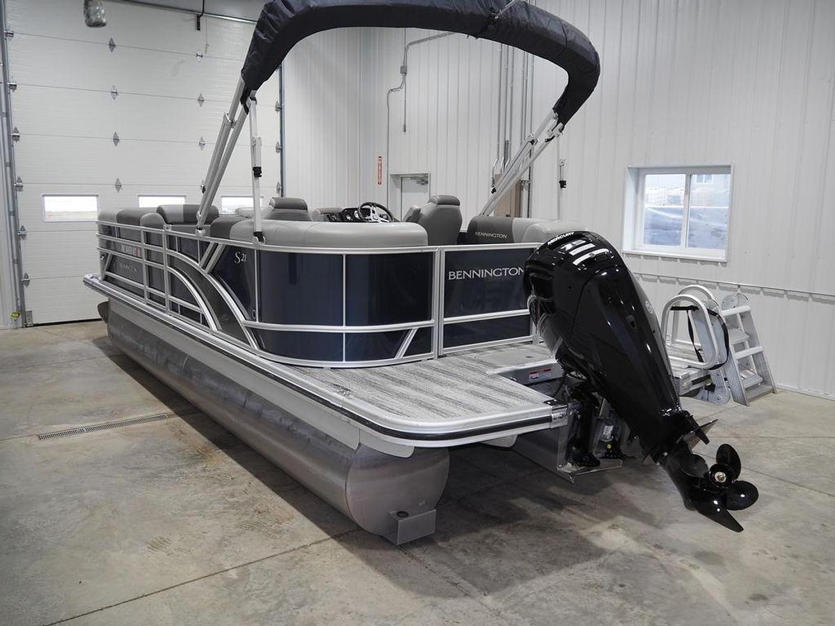 Used 2025 Bennington S Quad Bench 21 SSR