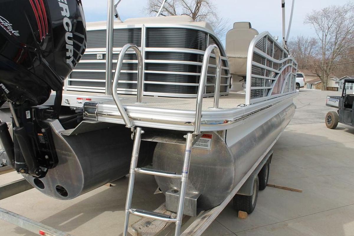 Used 2018 Bennington 23QCL