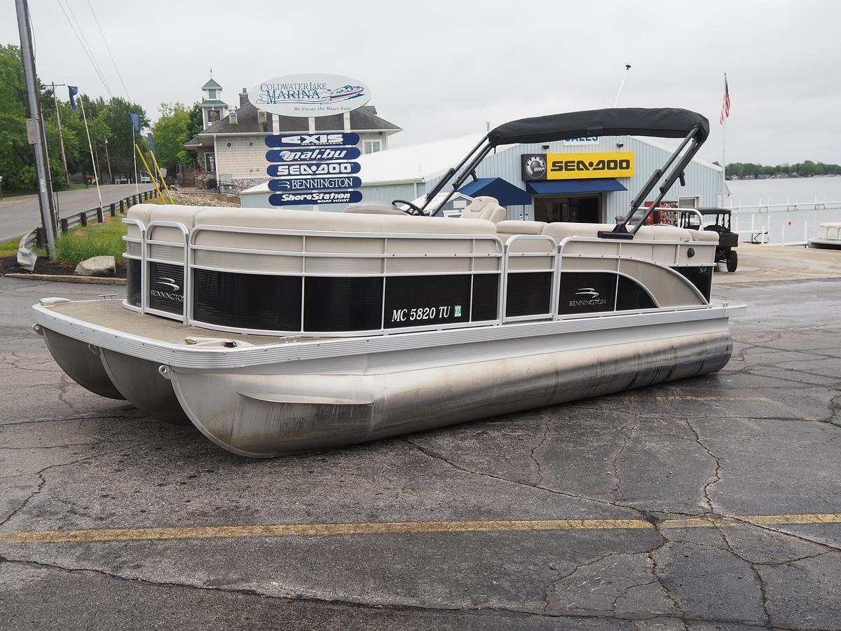 Used 2015 Bennington S21 Triple tooon with 150HP