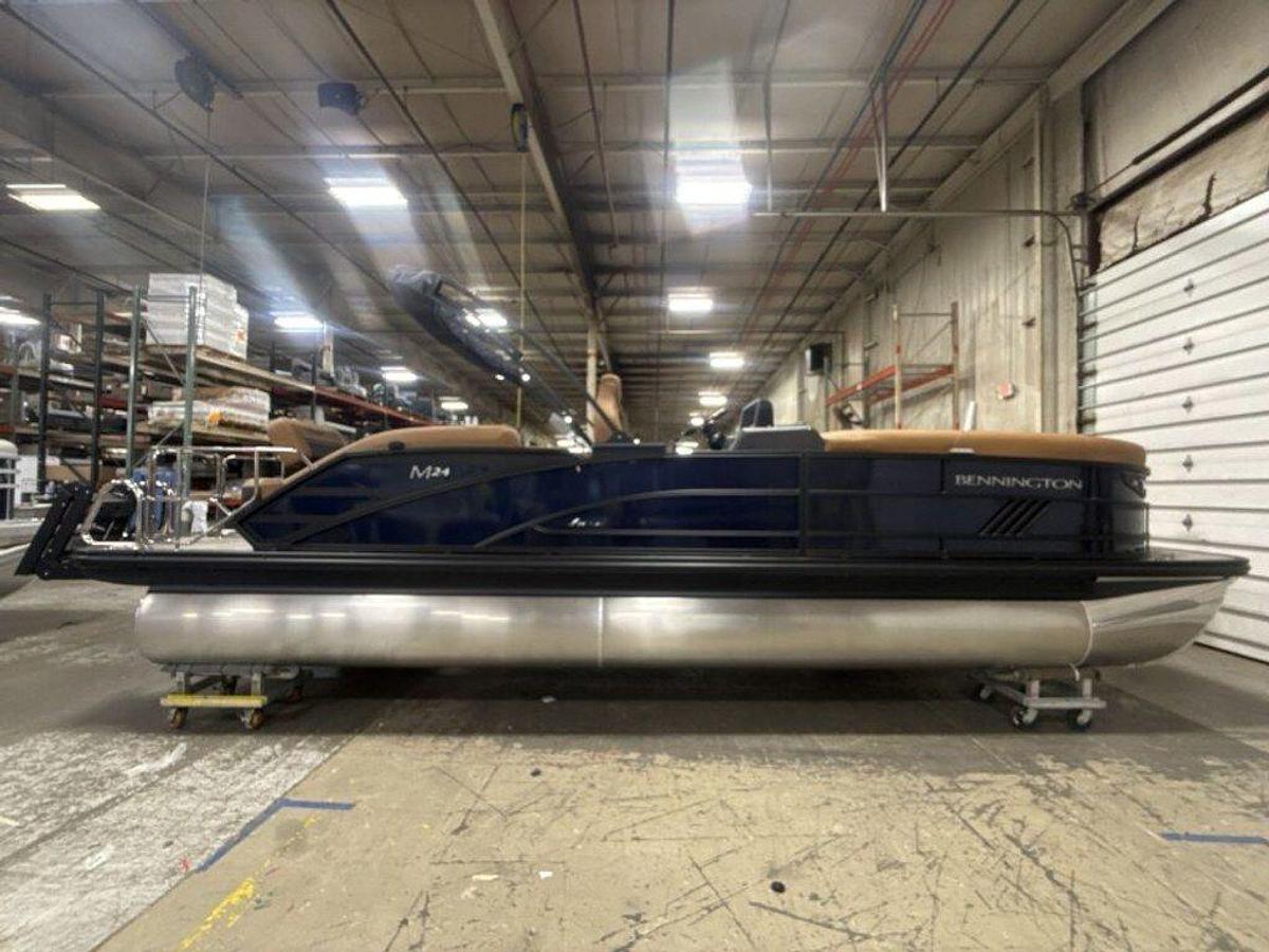 2026 Bennington M Quad Bench 24 MSL