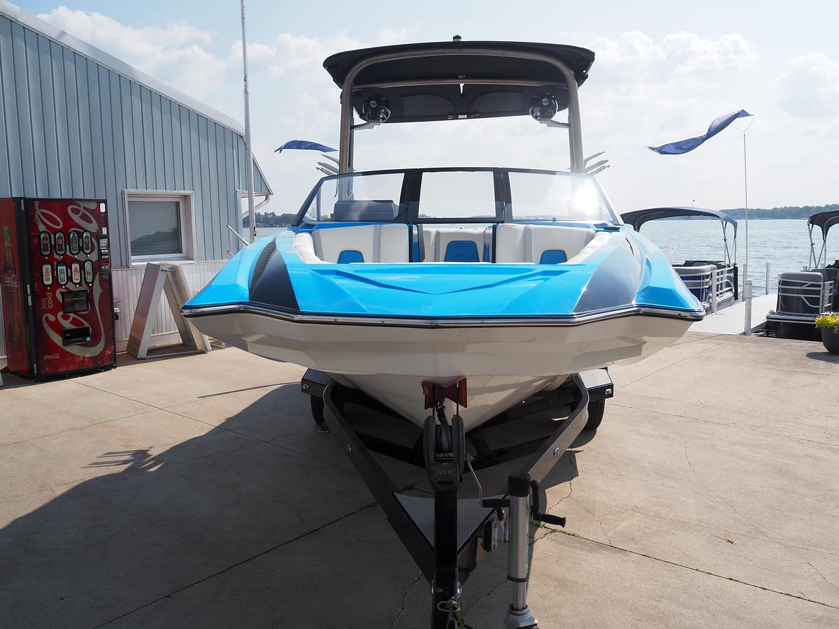 Used 2018 Malibu 21 MLX