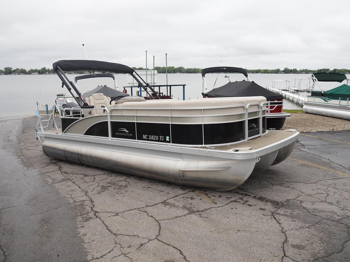 Used 2015 Bennington S21 Triple tooon with 150HP