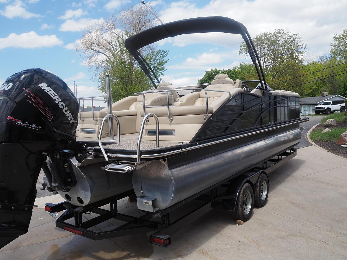 Used 2015 Bennington 2572 RCW