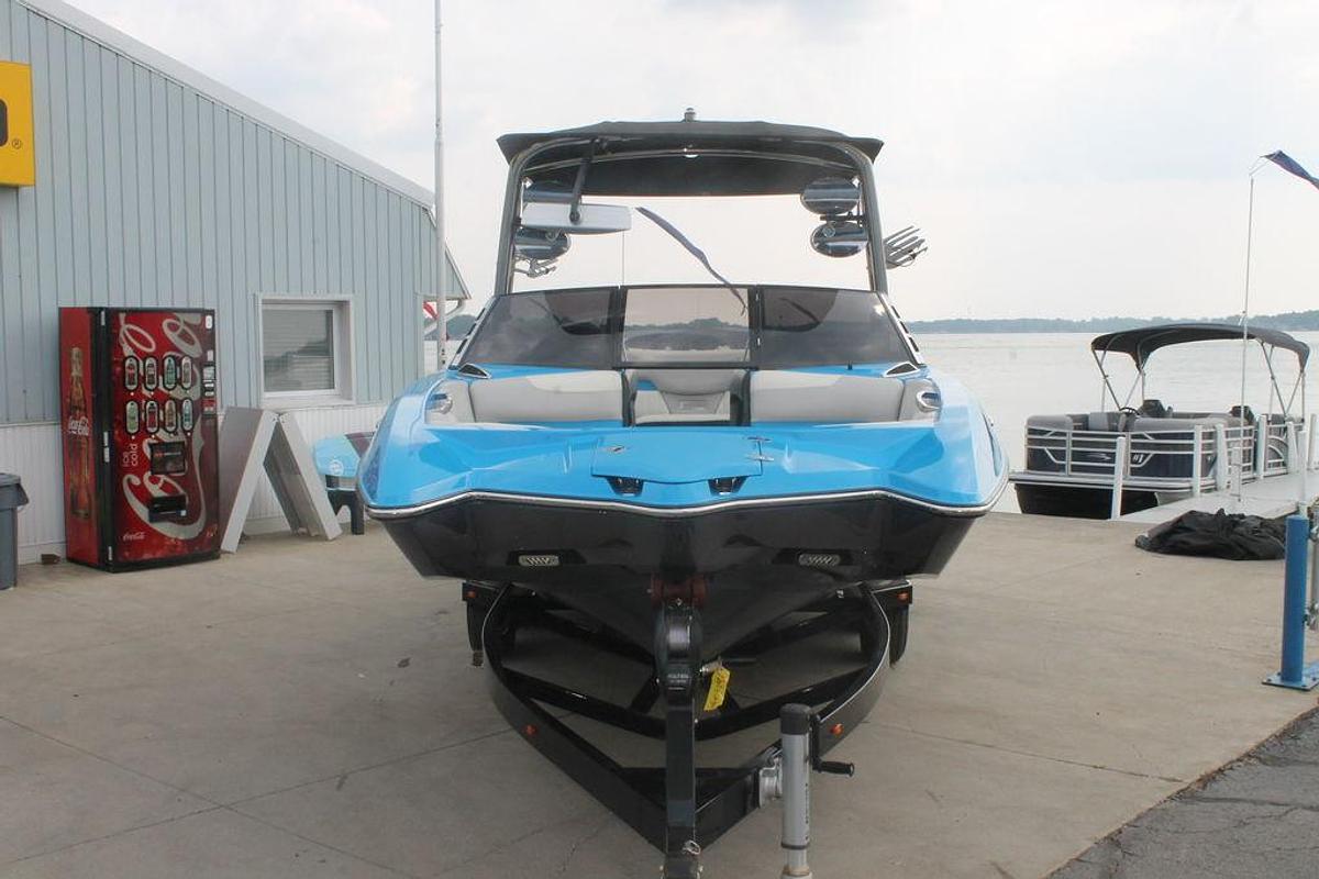 Used 2013 Malibu Boats Wakesetter 24 MXZ