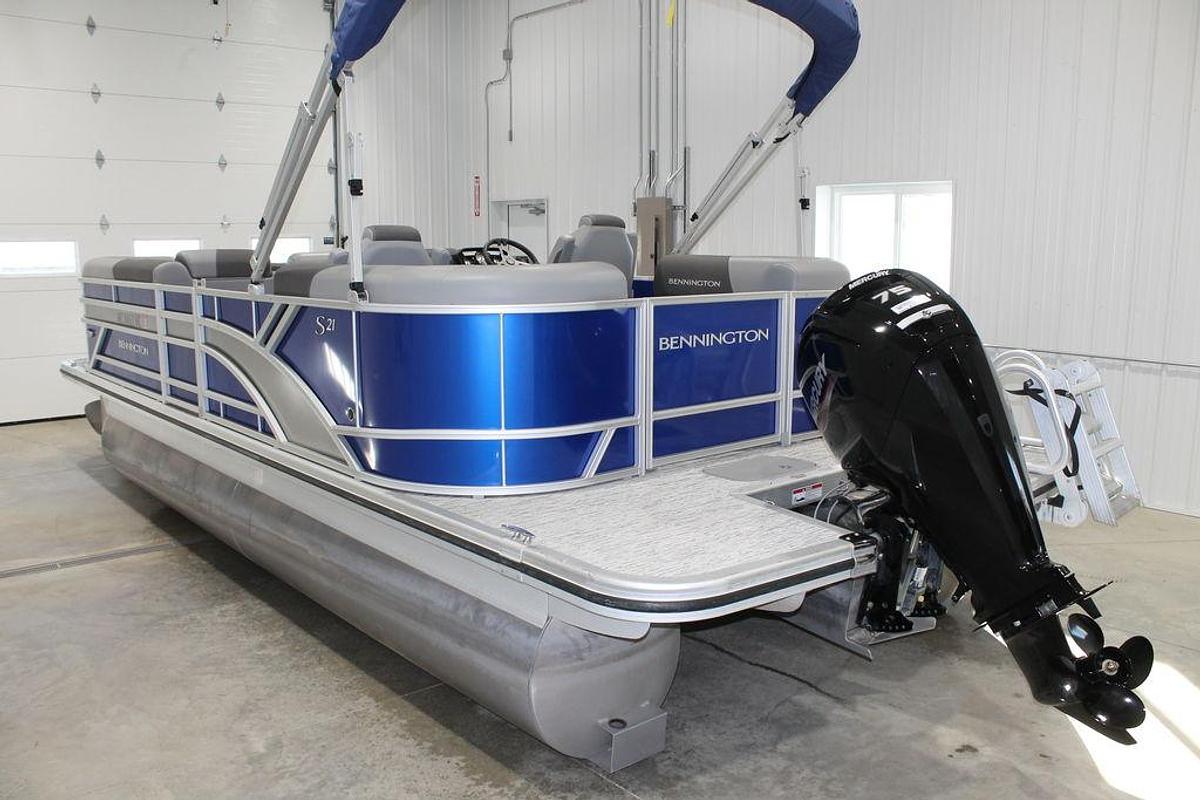 Used 2025 Bennington S Quad Bench 21 SSR