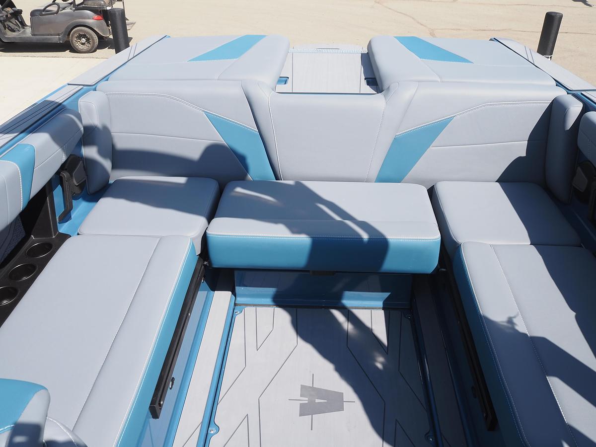 2027 AXIS T220