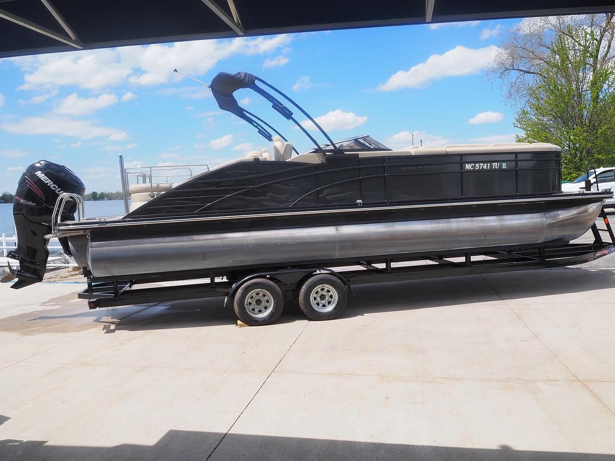 Used 2015 Bennington 2572 RCW