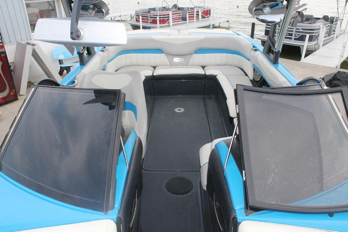 Used 2013 Malibu Boats Wakesetter 24 MXZ