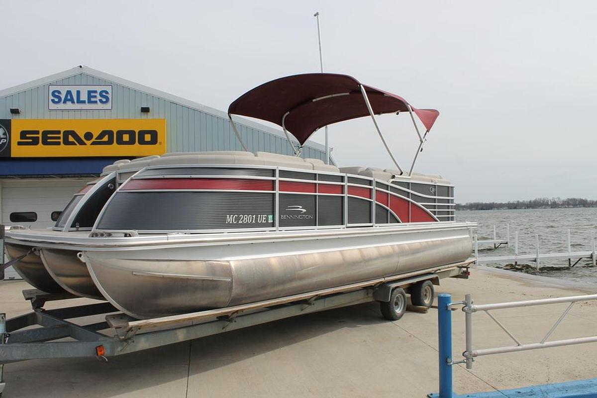 Used 2018 Bennington 23QCL