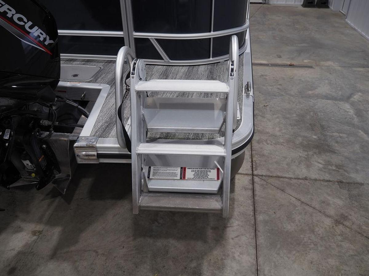 Used 2025 Bennington S Quad Bench 21 SSR