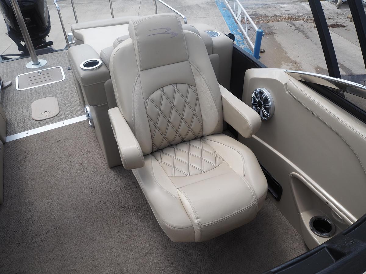 Used 2015 Bennington 2572 RCW
