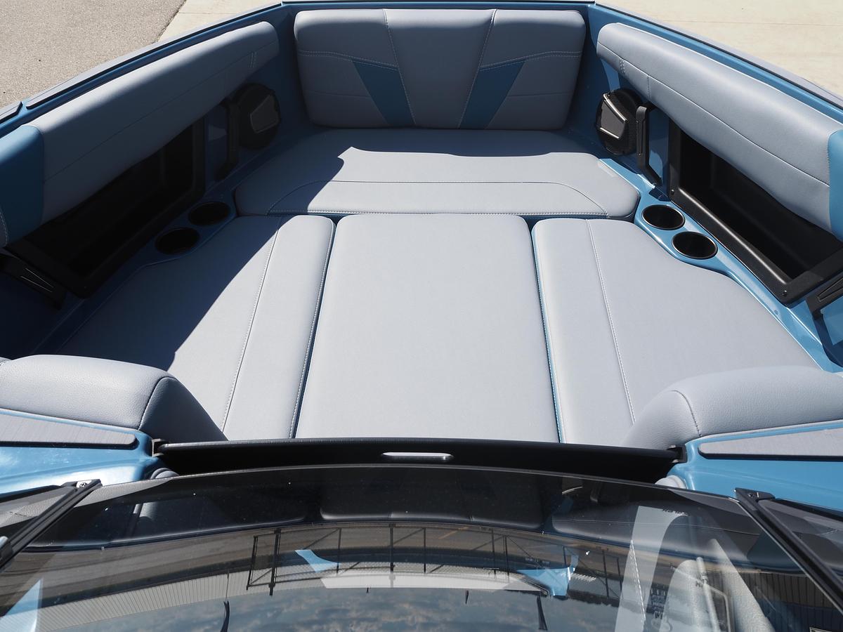 2027 AXIS T220