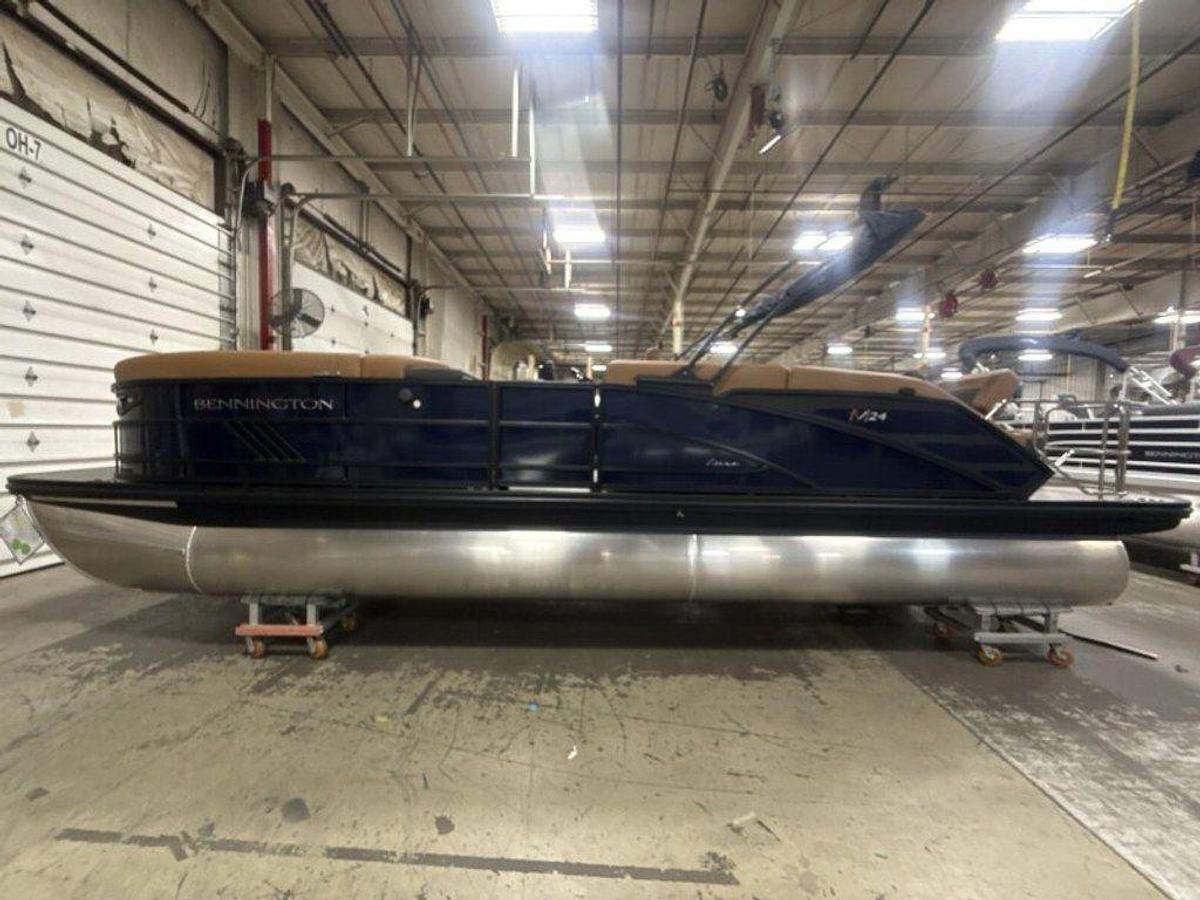 2026 Bennington M Quad Bench 24 MSL