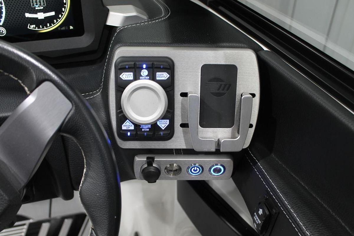 Used 2021 Malibu Boats 25 LSV