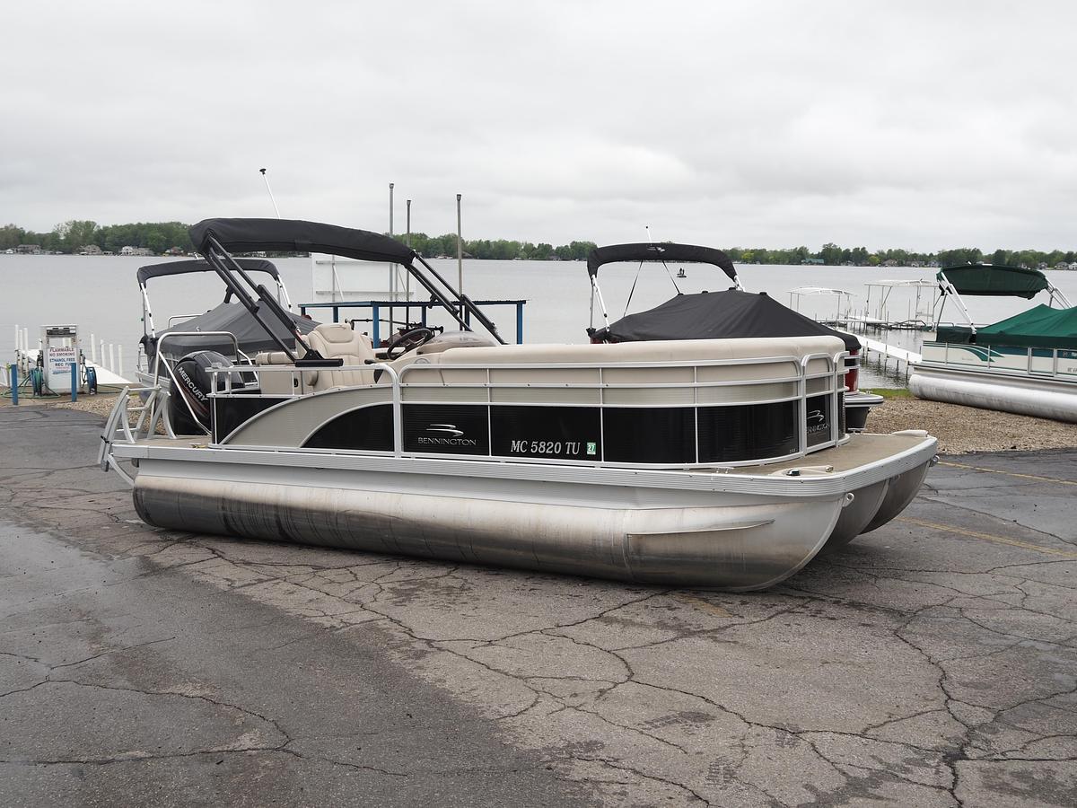 Used 2015 Bennington S21 Triple tooon with 150HP