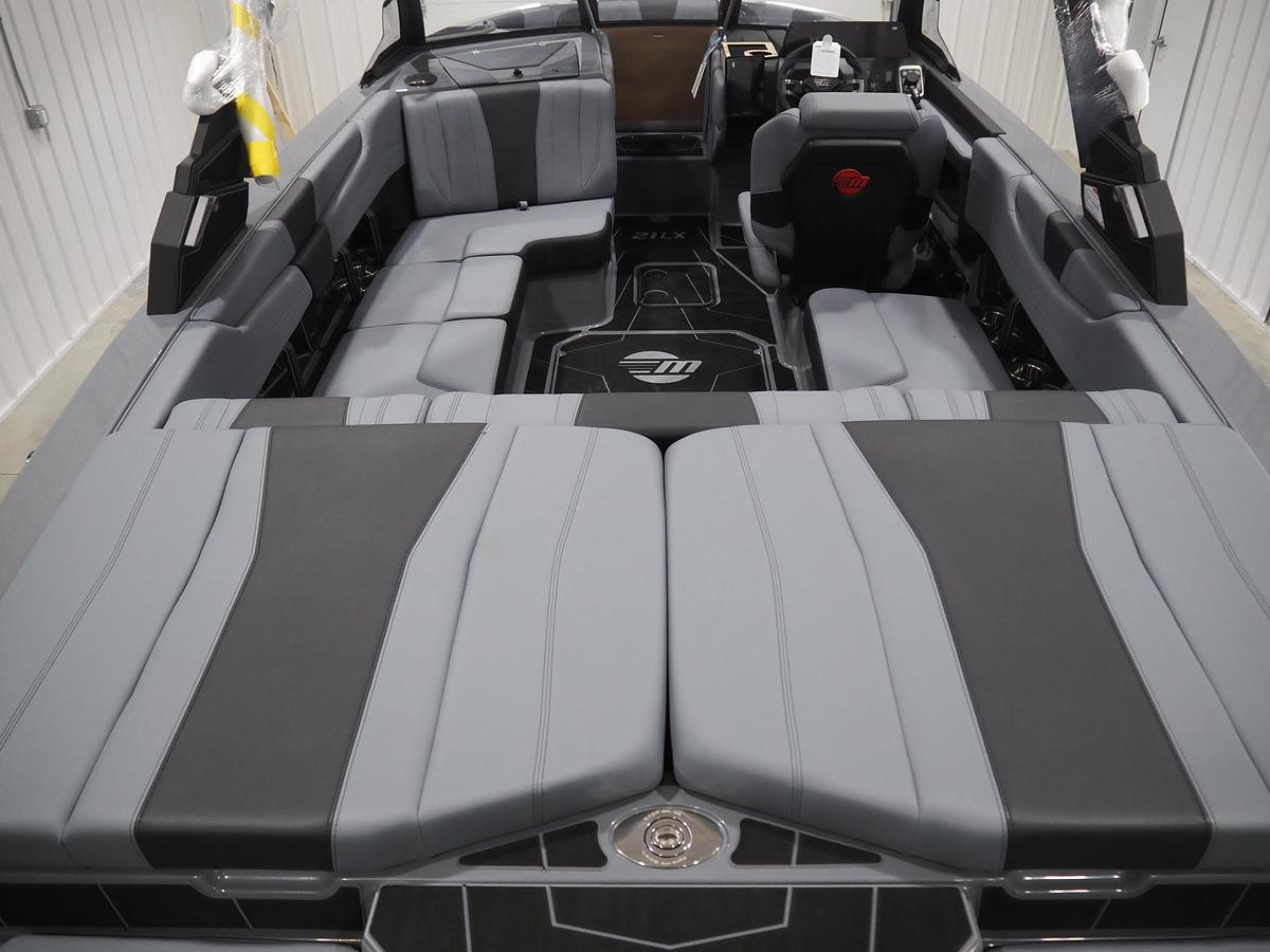  MALIBU 21 LX