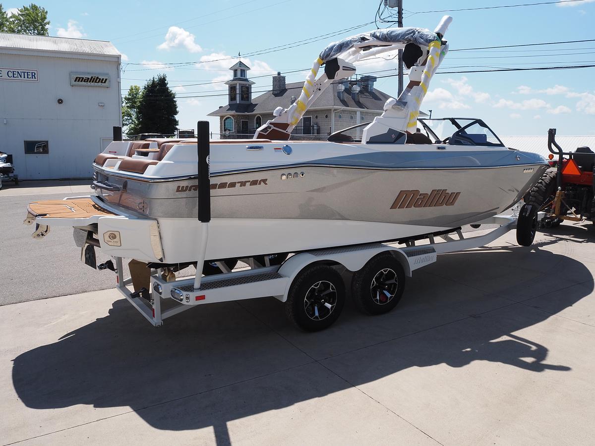 2027 MALIBU 23 LSV