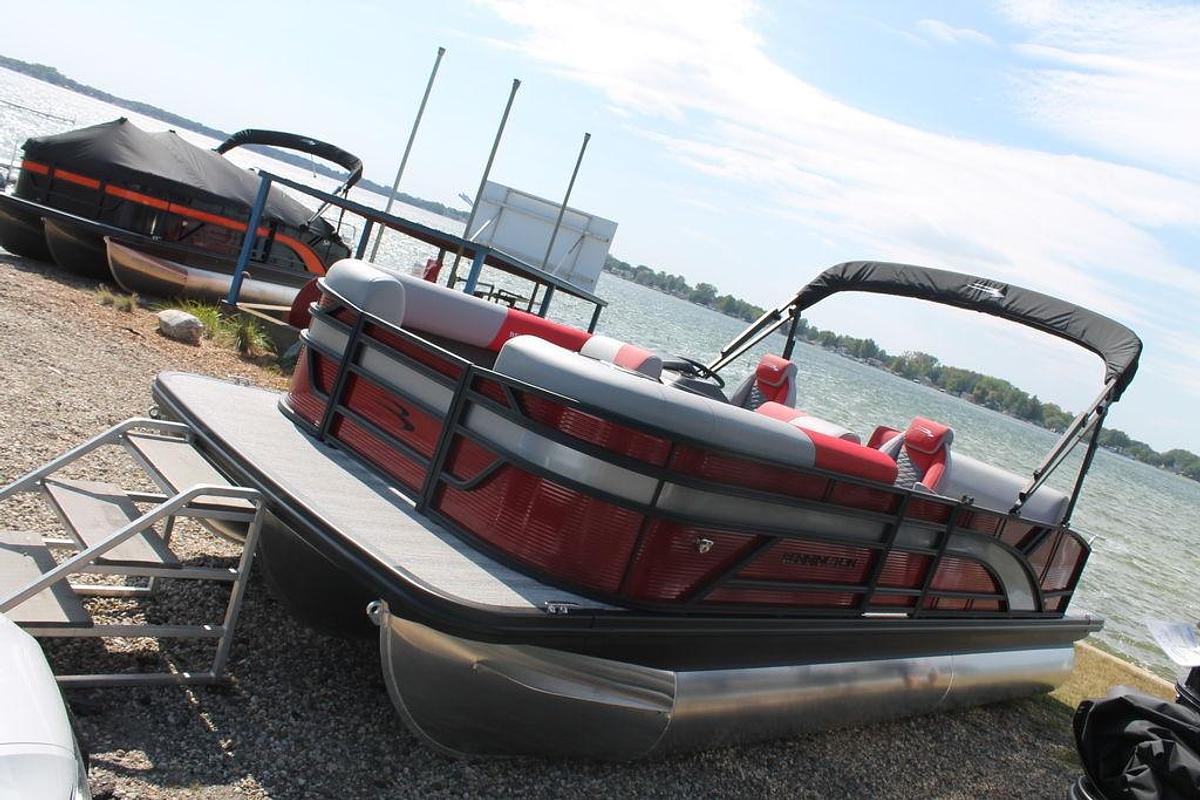 2025 Bennington S Swingback 22 SSB