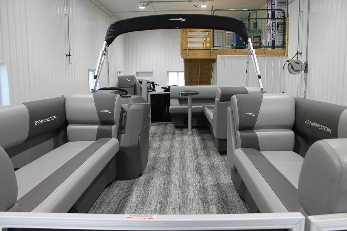 Used 2025 Bennington S L-Bench 21 SL