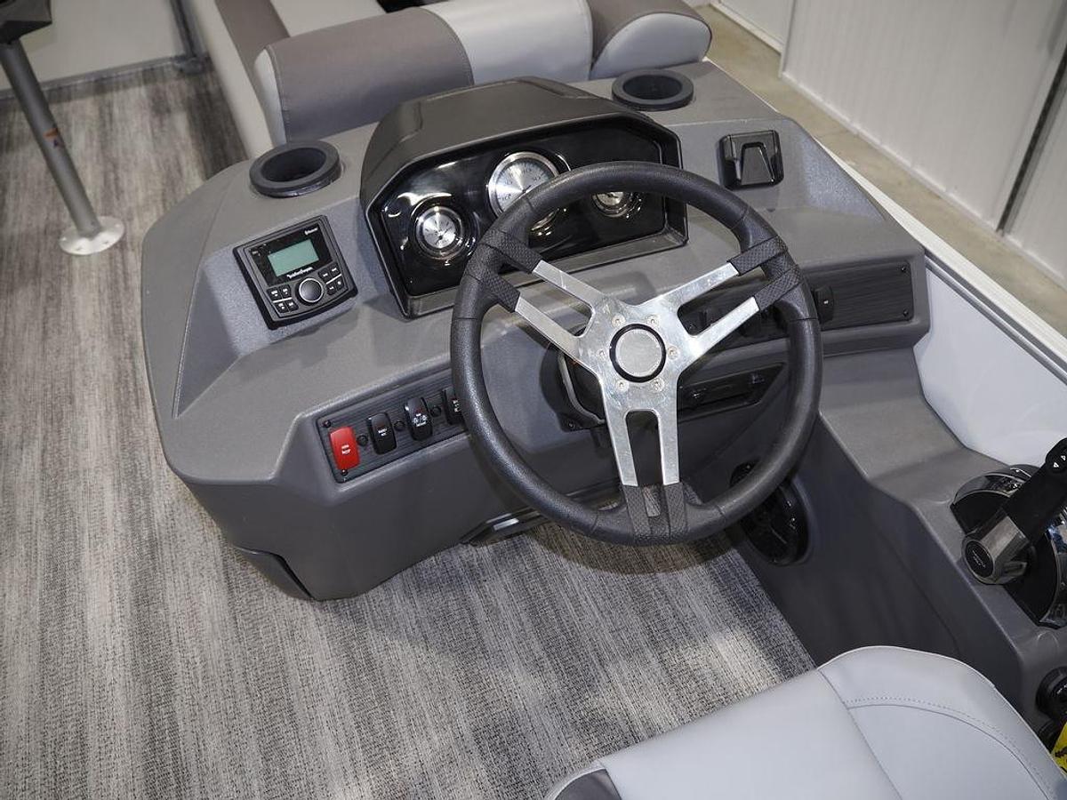 Used 2025 Bennington S Quad Bench 21 SSR