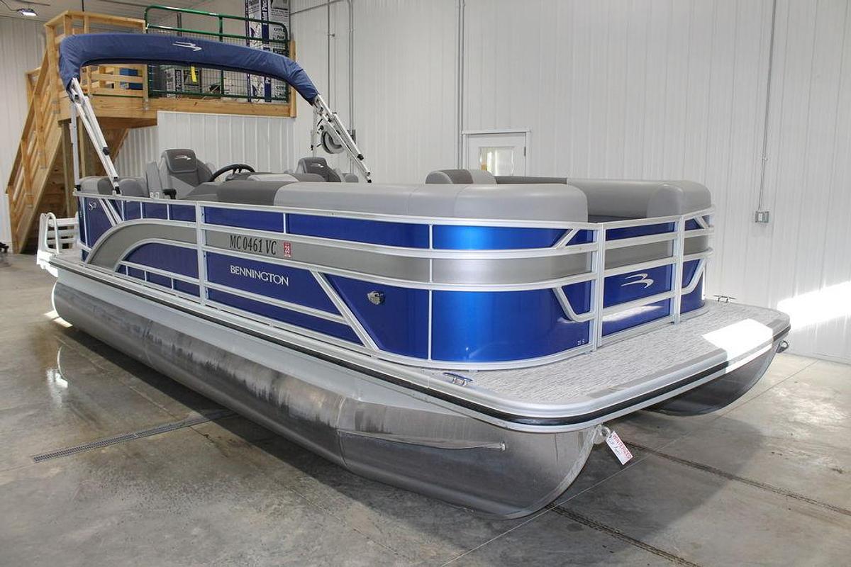 Used 2025 Bennington S Quad Bench 21 SSR