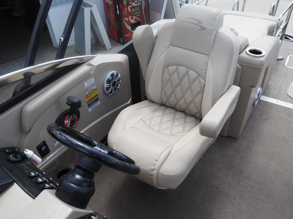 Used 2015 Bennington 2572 RCW