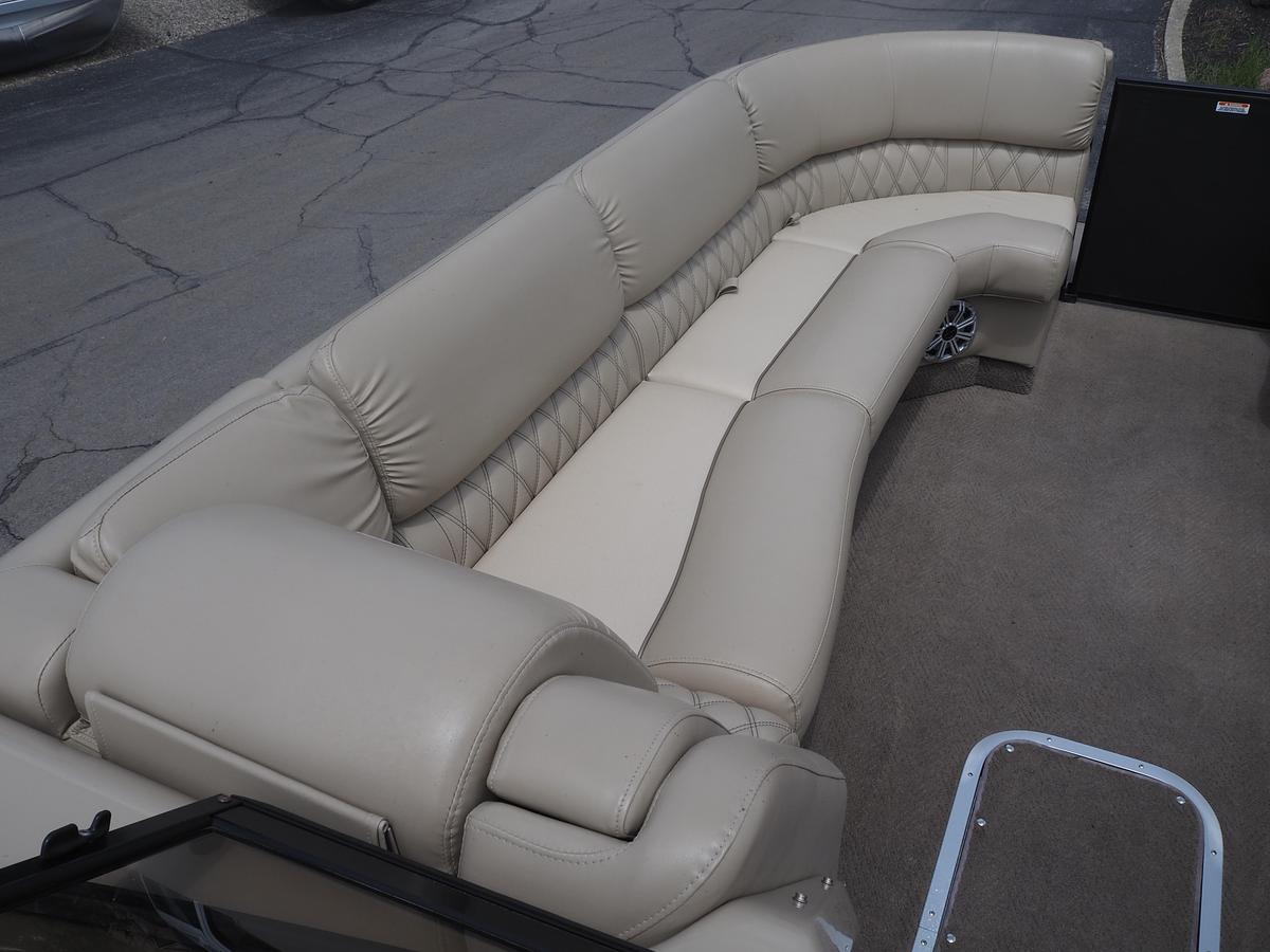 Used 2015 Bennington 2572 RCW