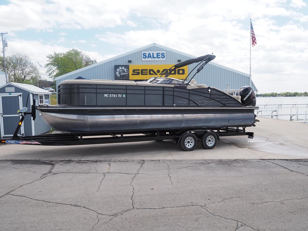 Used 2015 Bennington 2572 RCW