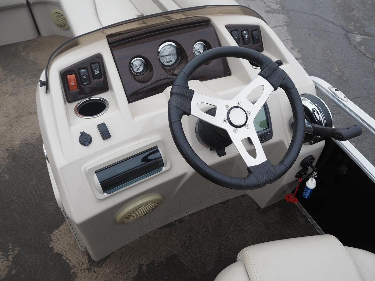Used 2015 Bennington S21 Triple tooon with 150HP