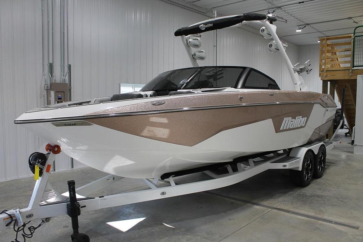 Used 2021 Malibu Boats 25 LSV
