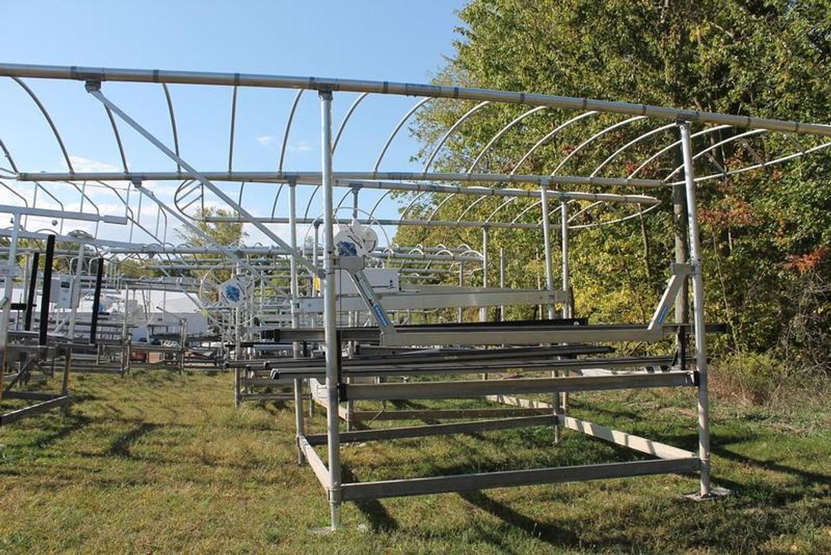 Used 2015 ShoreStation SSV50120HYD 12V