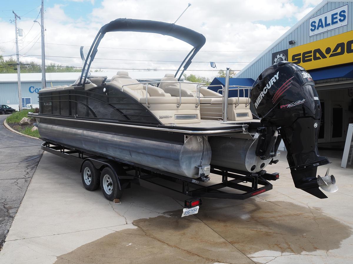 Used 2015 Bennington 2572 RCW