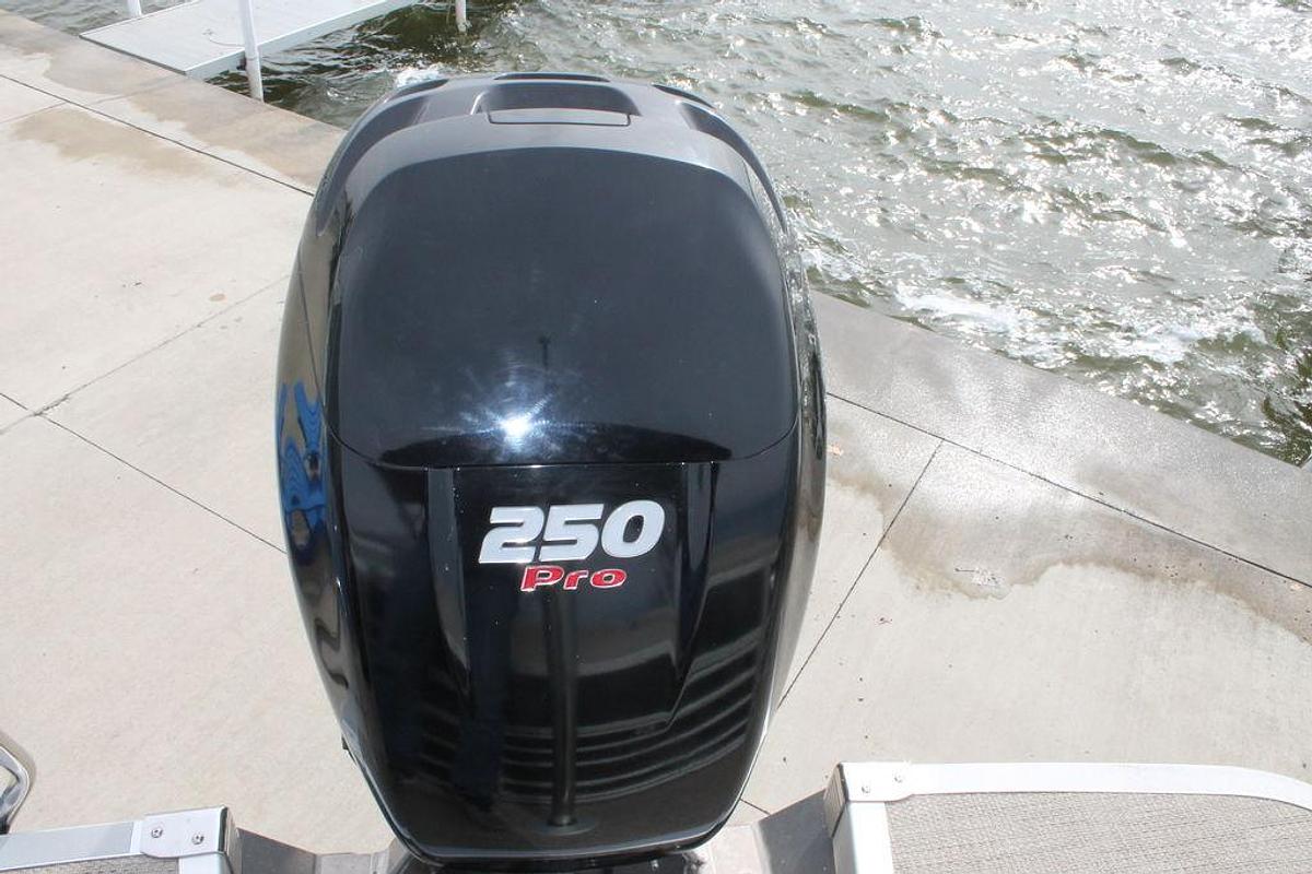 Used 2018 Bennington 23QCL