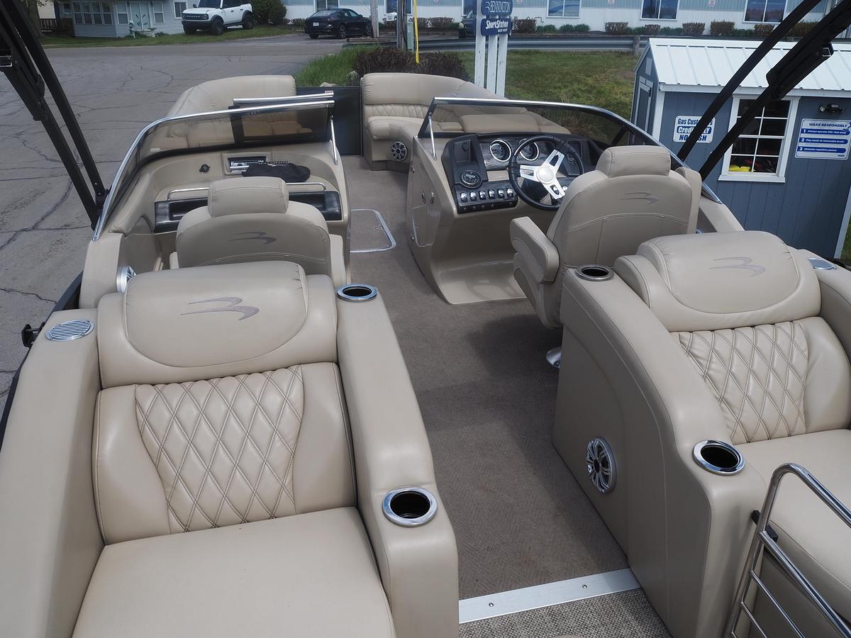 Used 2015 Bennington 2572 RCW