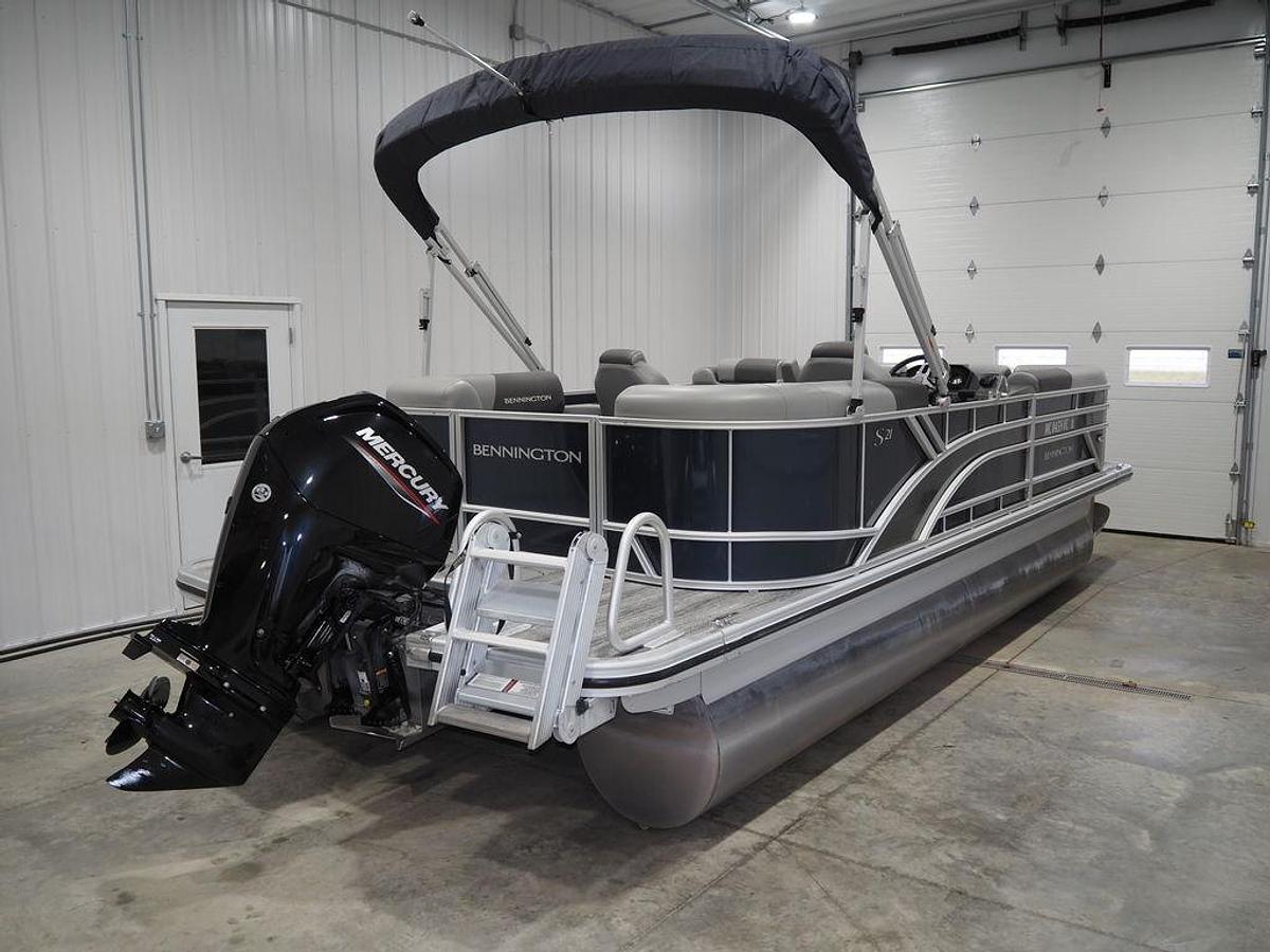 Used 2025 Bennington S Quad Bench 21 SSR